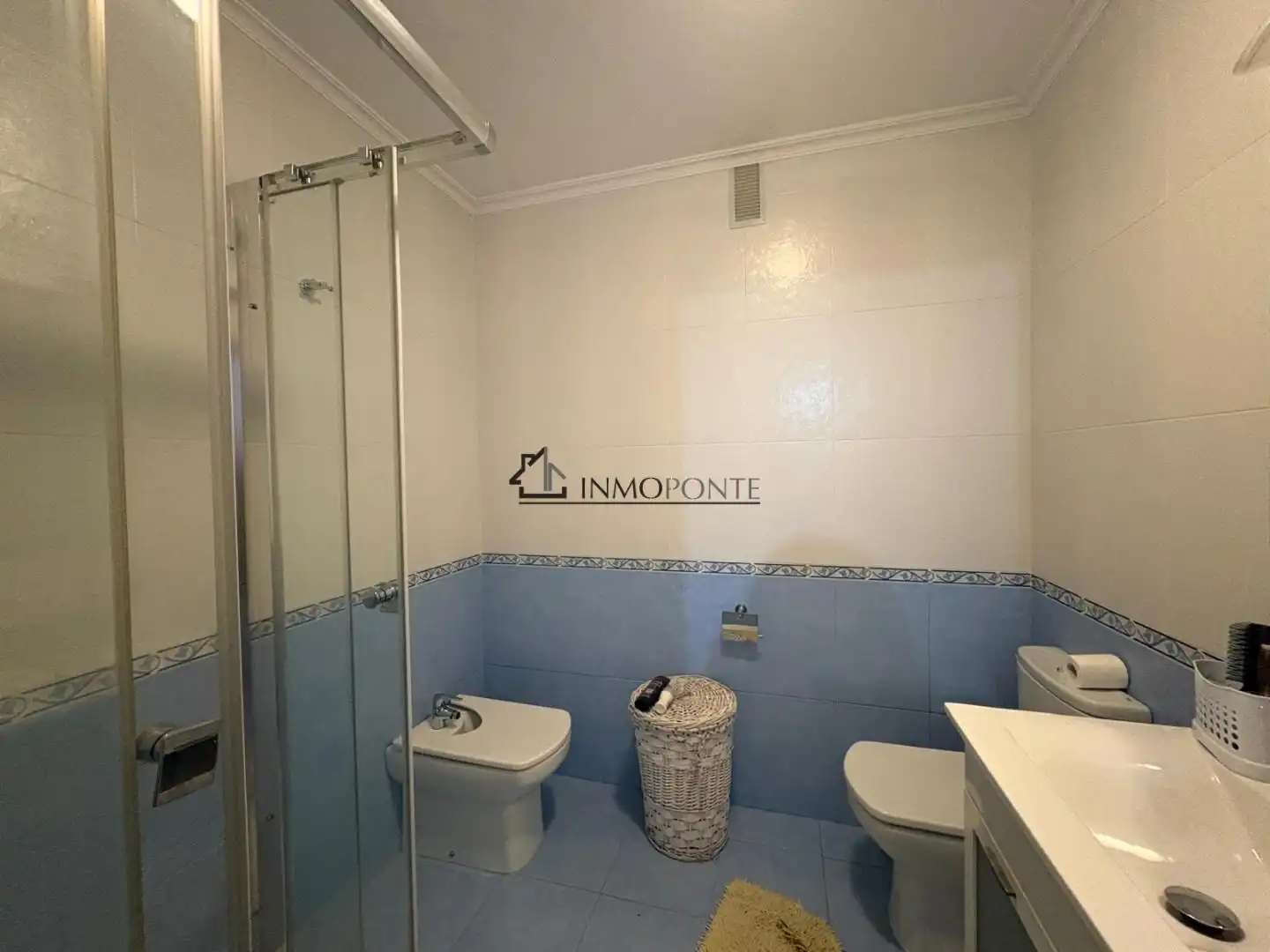 Bathroom of Flat for sale in Marín  with Heating, Terrace and Storage room
