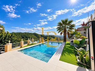 Casa amb balcó en venda a Castellbisbal