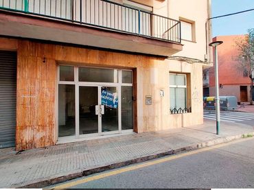 Locale commerciale in vendita a VEINTE 74