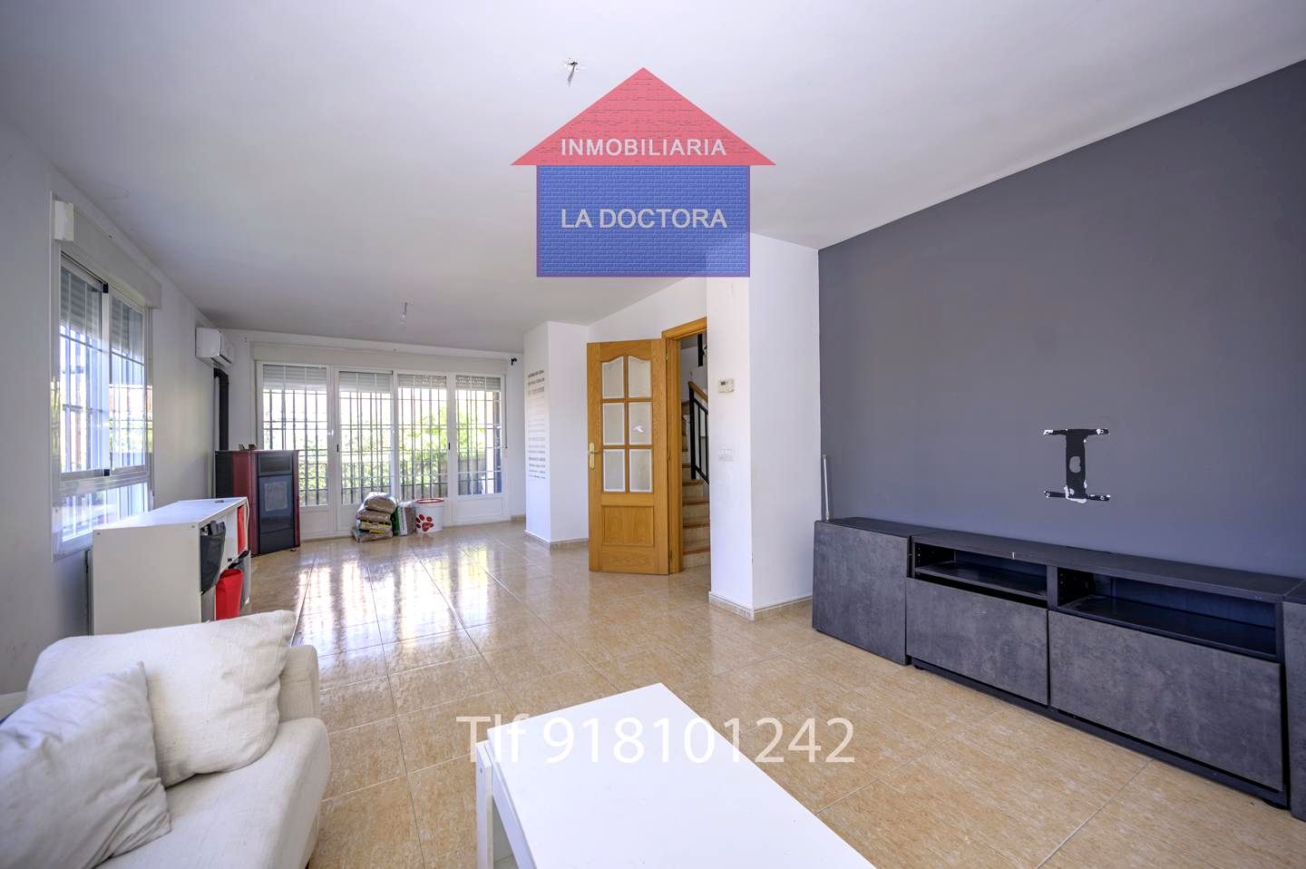 Sala d'estar de Casa o xalet en venda en Villamantilla amb Calefacció, Jardí privat i Terrassa