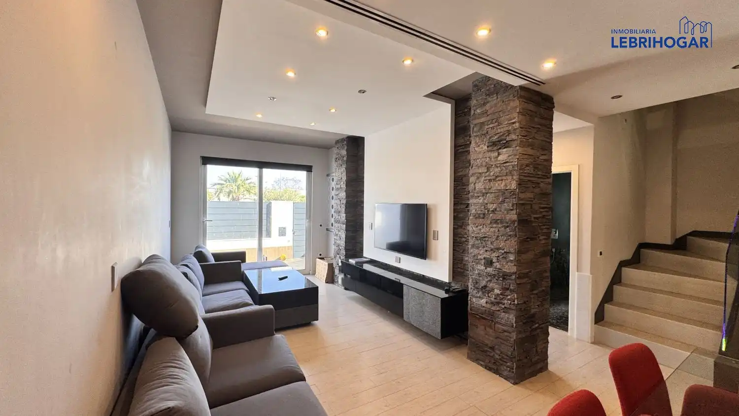Sala de estar de Casa adosada en venta en Lebrija con Aire acondicionado, Calefacción y Terraza