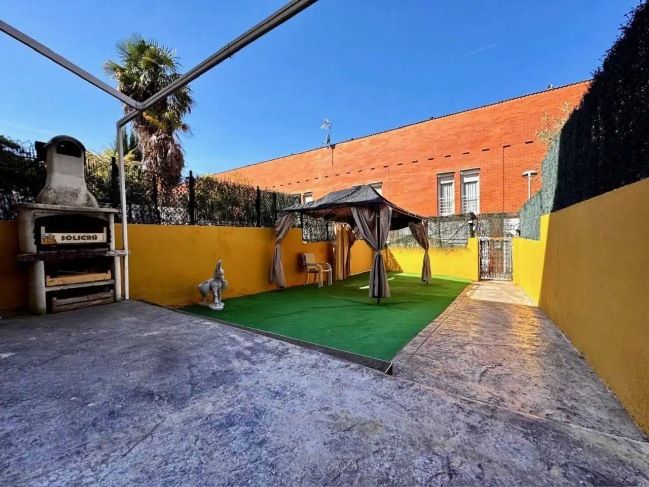 Houses for sale in Paseo Joan Miró, La Balconada - Cal Gravat