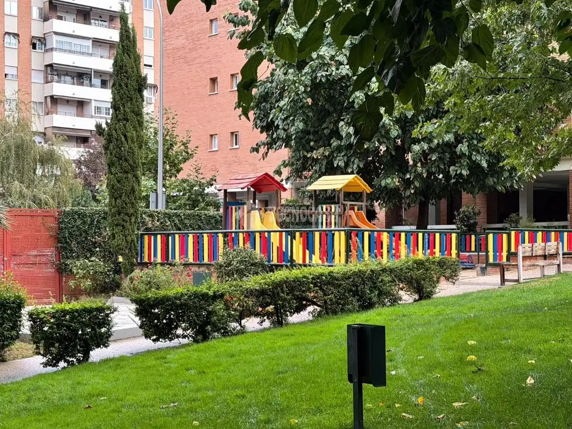 Vista exterior de Pis en venda en Fuencarral - El Pardo