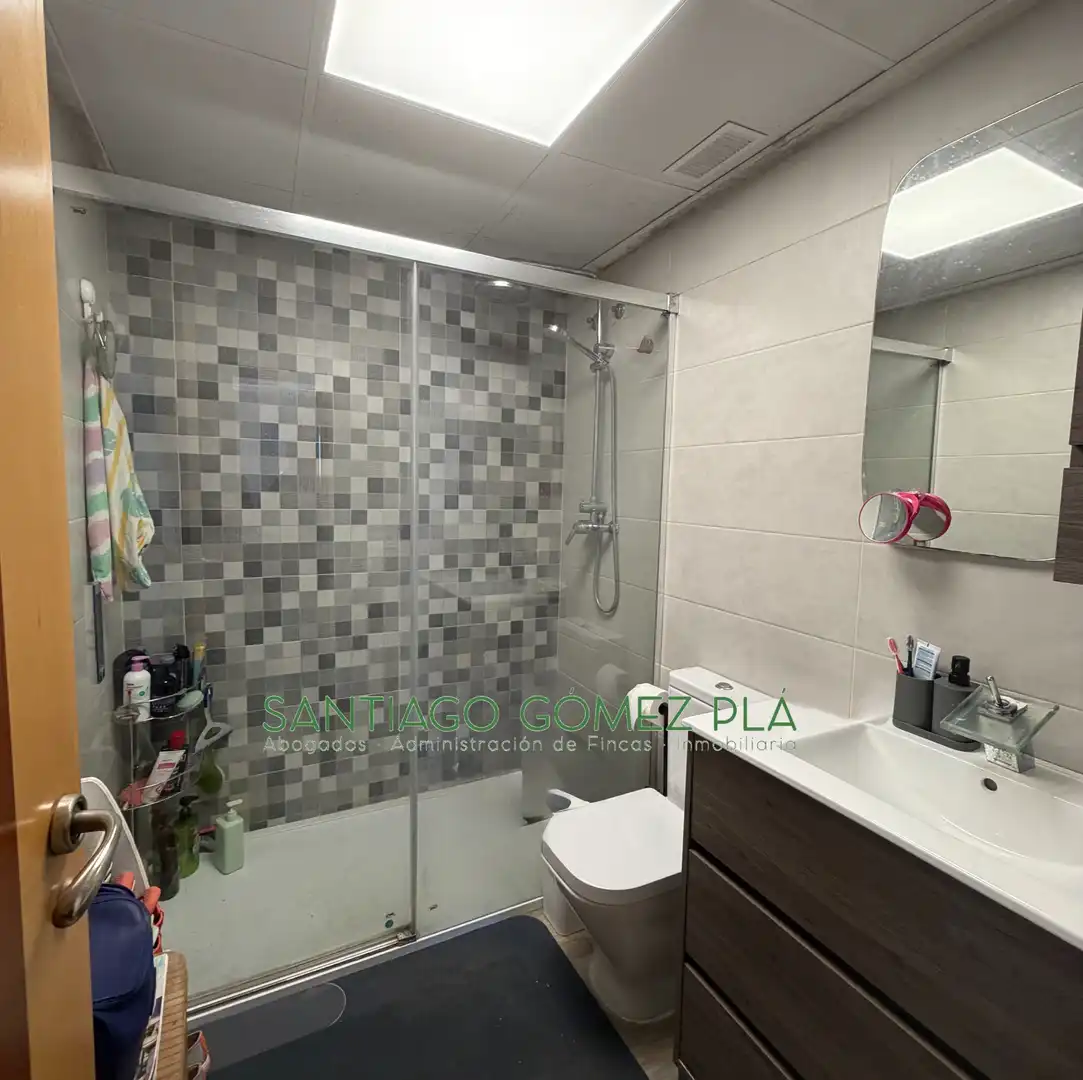 Baño de Piso en venta en Silla con Aire acondicionado, Amueblado y Horno