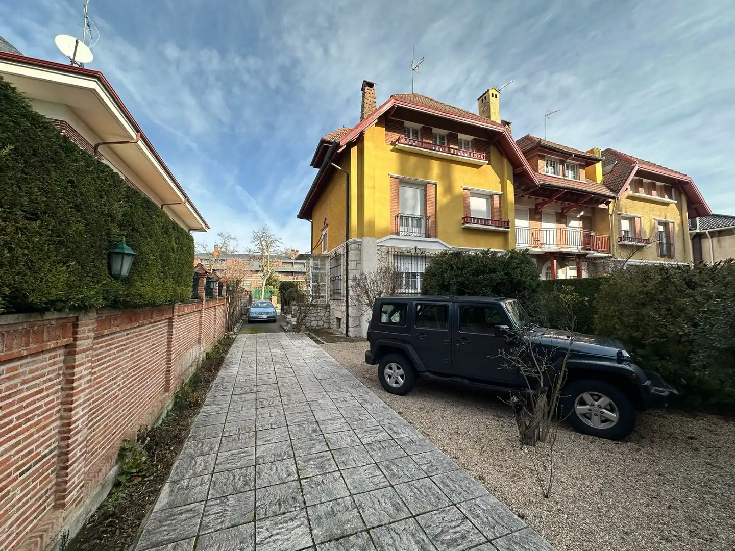 Vista exterior de Casa adosada en venda en Burgos amb Calefacció, Jardí privat i Traster