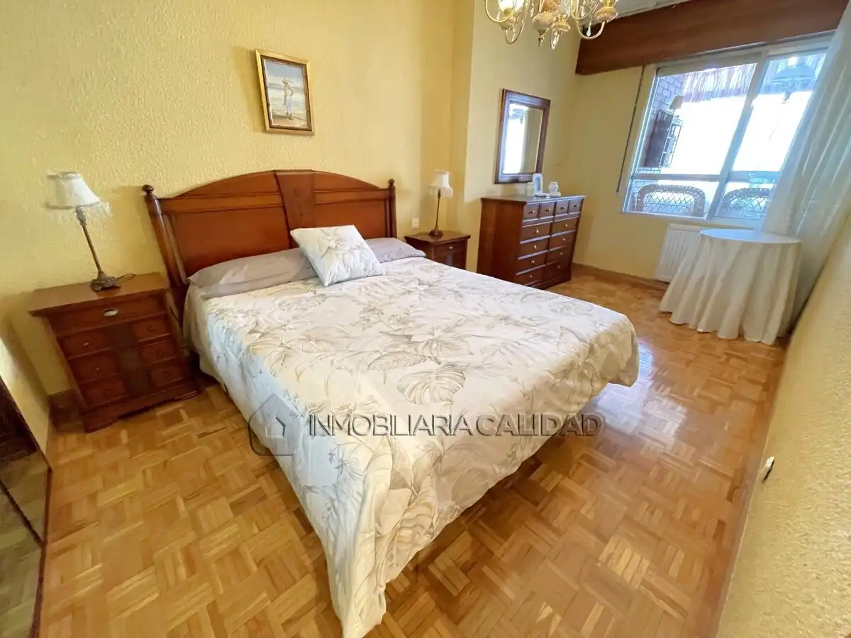 Habitación de Piso de alquiler en Burgos con Calefacción, Terraza y Amueblado