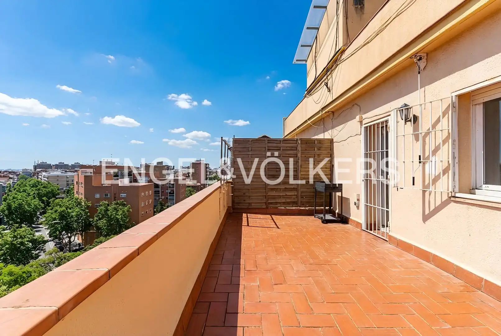 Terrasse von Dachboden zum Verkauf in Barcelona mit Heizung, Parkett und Terrasse