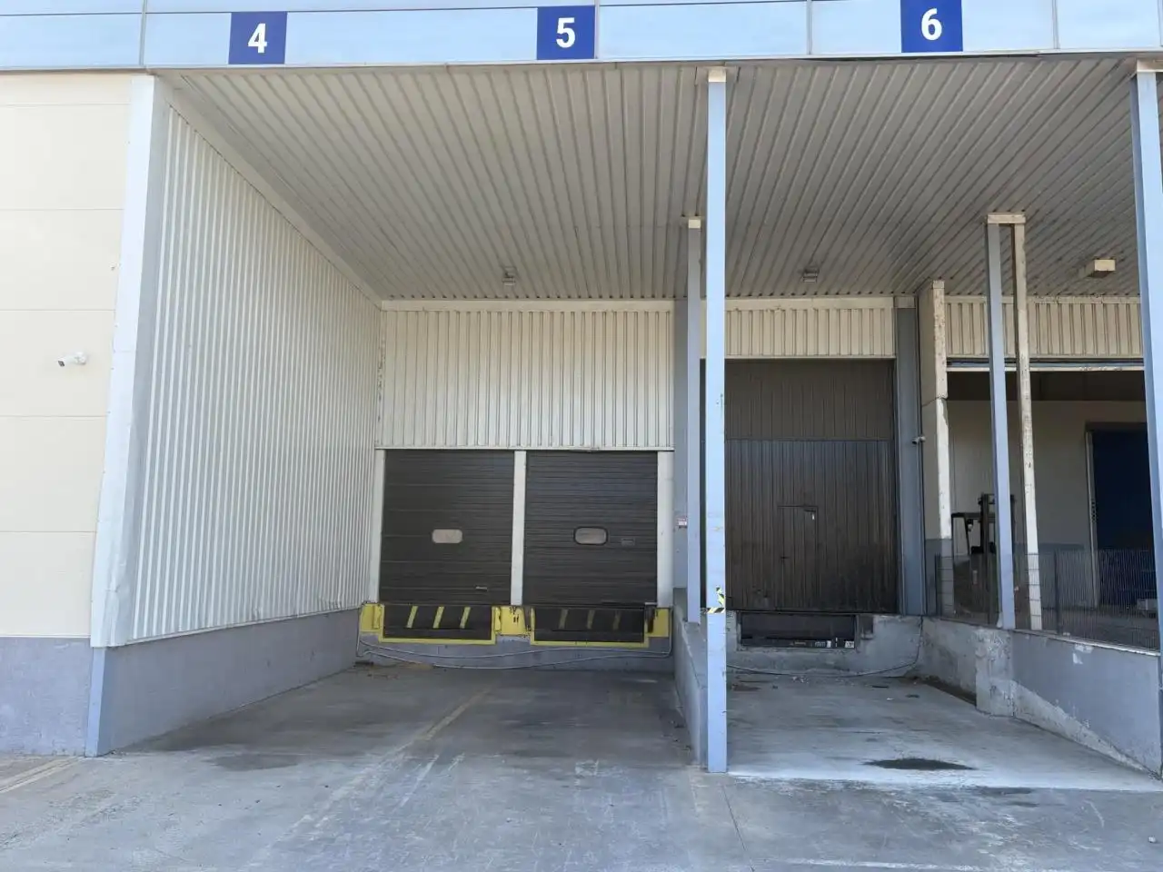 Nave industrial de alquiler en El Prat de Llobregat con Calefacción y Alarma