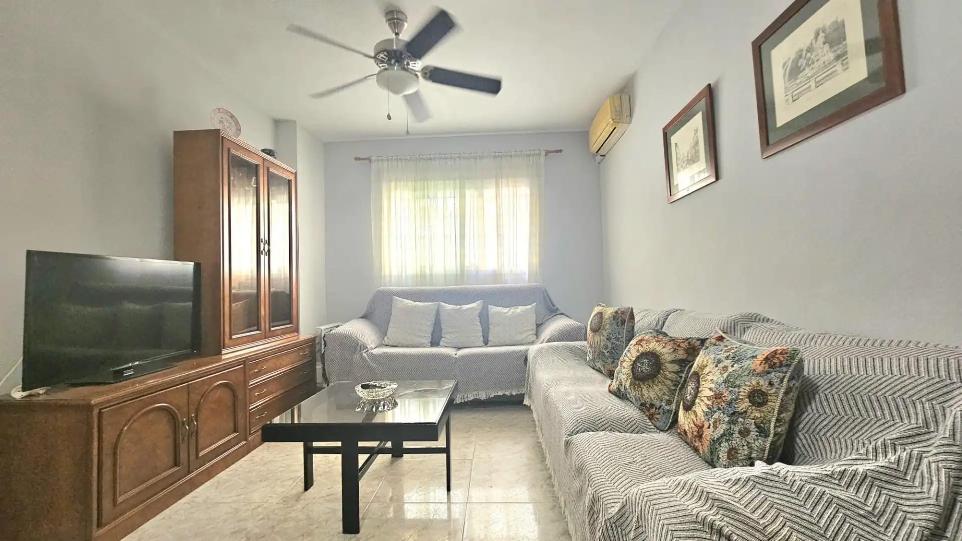 Sala d'estar de Planta baixa en venda en Fuengirola amb Aire condicionat