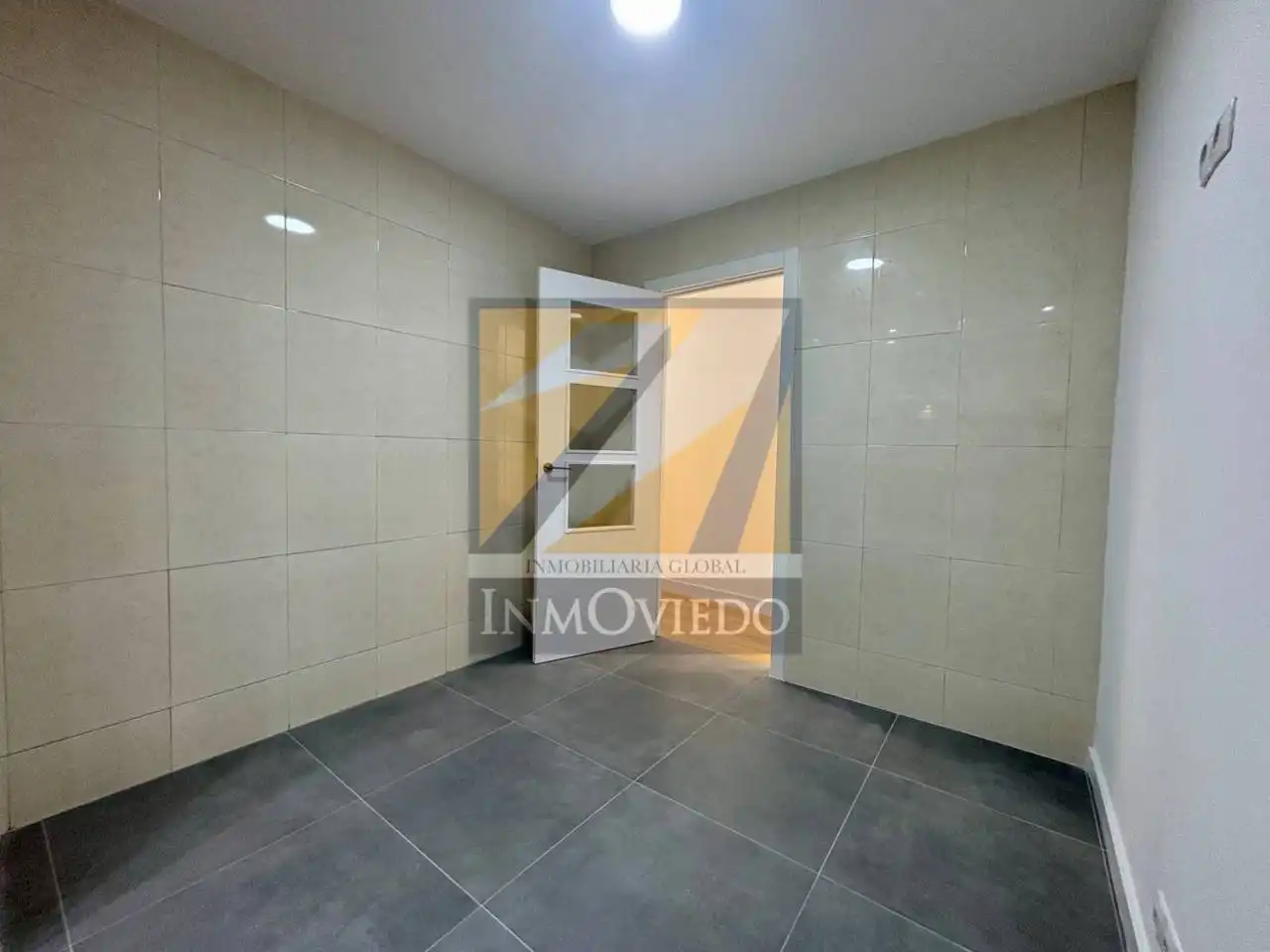 Piso en venta en Oviedo  con Terraza
