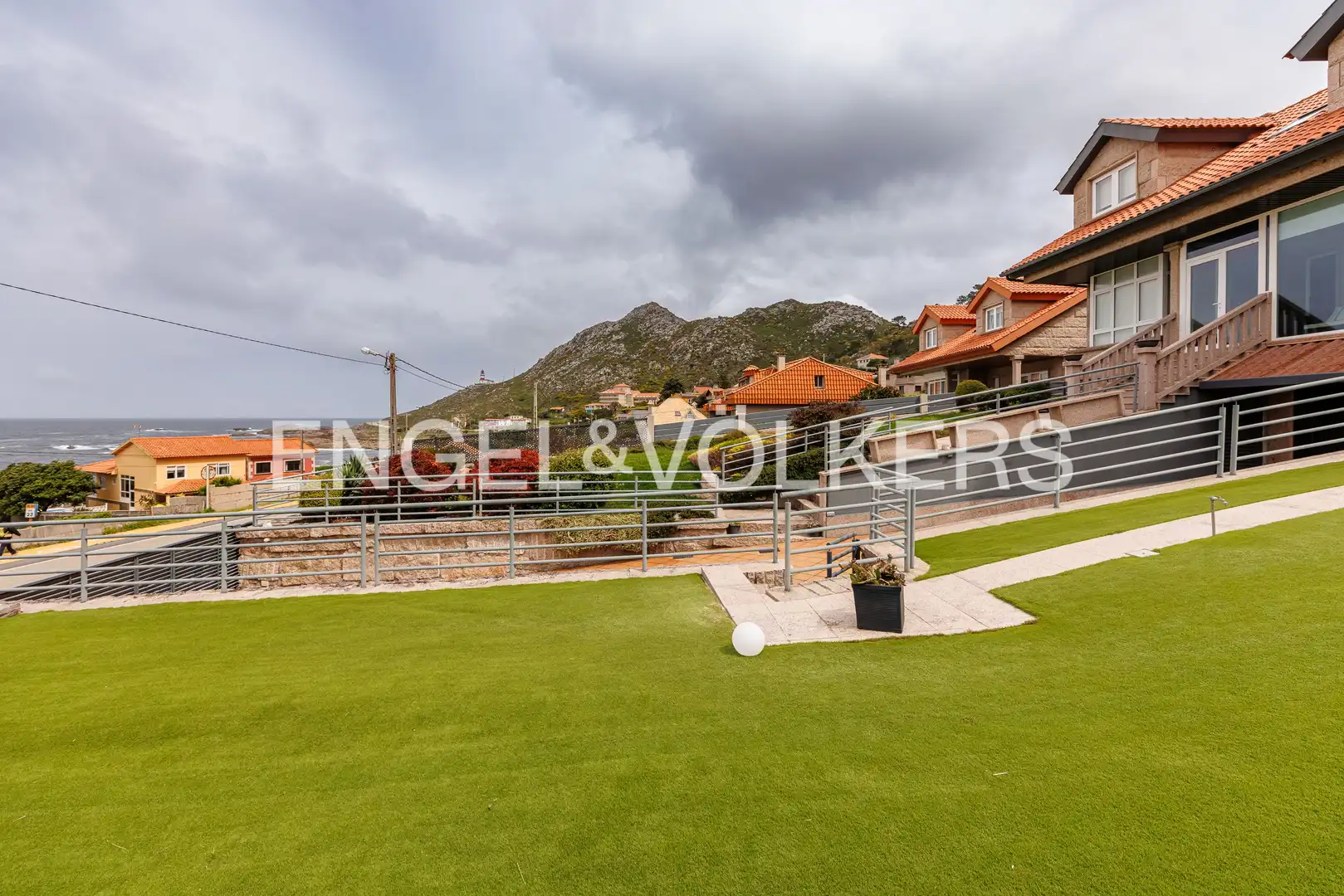 Terrassa de Casa o xalet en venda en Oia amb Calefacció, Jardí privat i Parquet