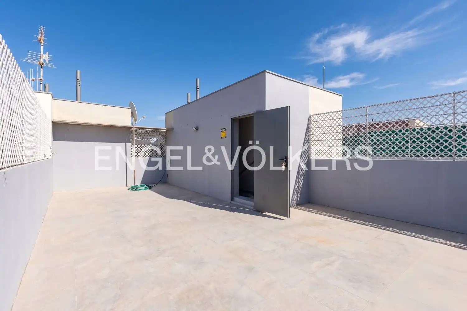 Vista exterior de Piso de alquiler en Xirivella con Aire acondicionado, Calefacción y Jardín privado