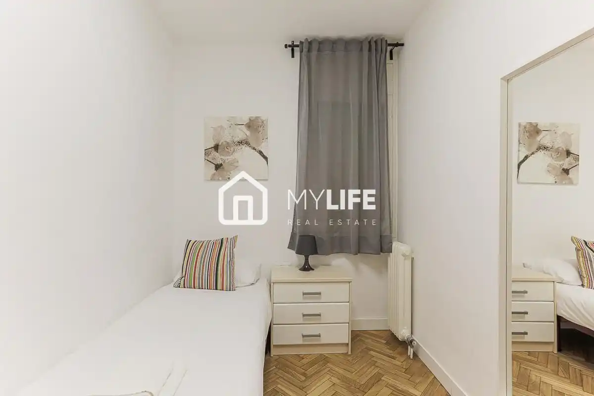 Dormitori de Apartament en venda en Barcelona amb Aire condicionat, Calefacció i Parquet