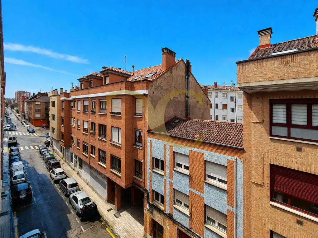 Vista exterior de Pis en venda en Gijón  amb Calefacció i Traster