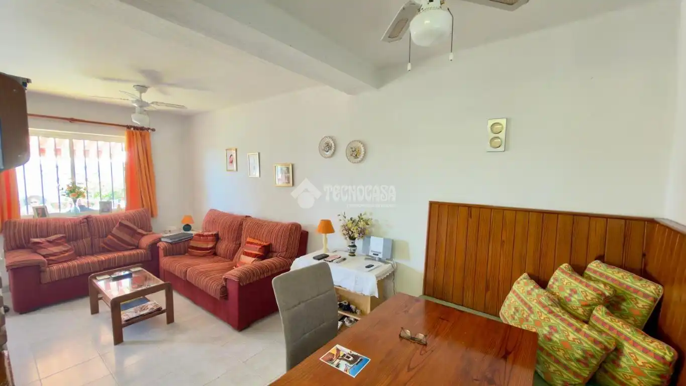 Sala de estar de Casa adosada en venta en Los Barrios con Aire acondicionado, Calefacción y Balcón