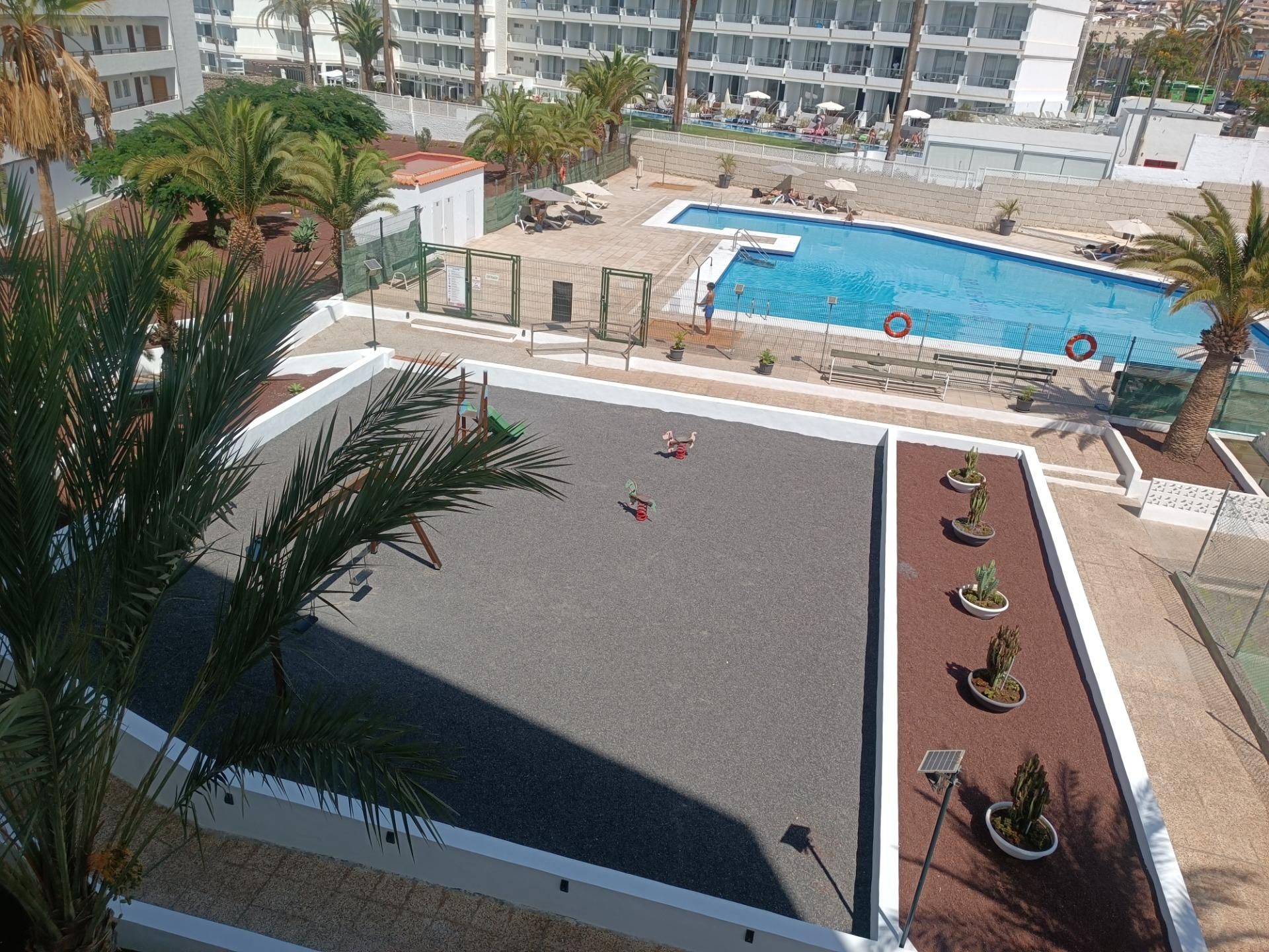 Piscina de Apartament en venda en Adeje amb Jardí privat, Terrassa i Balcó