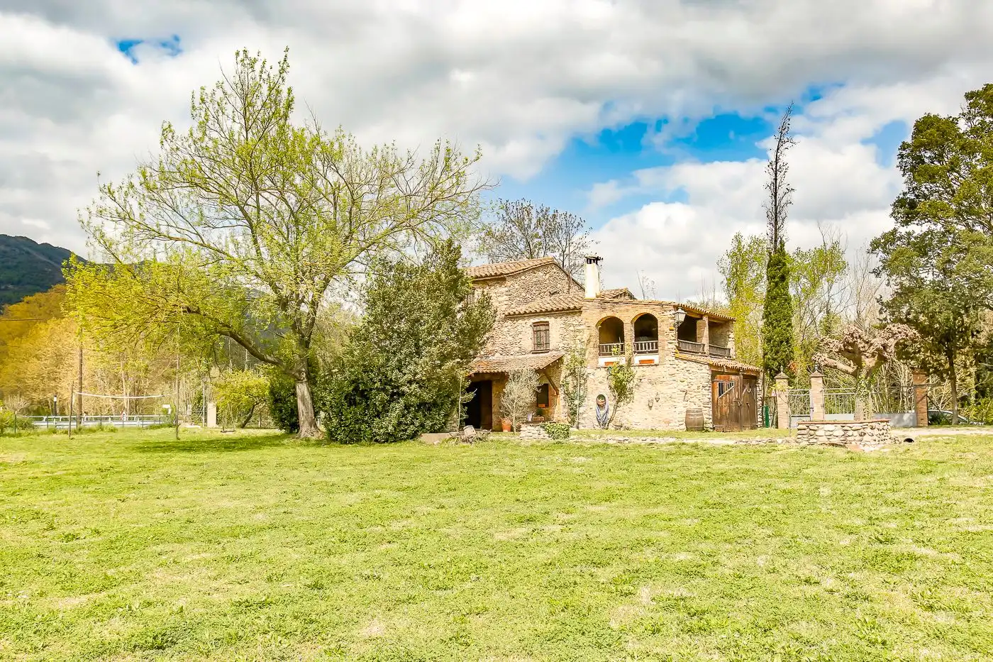 Vista exterior de Finca rústica en venda en La Cellera de Ter amb Jardí privat i Terrassa