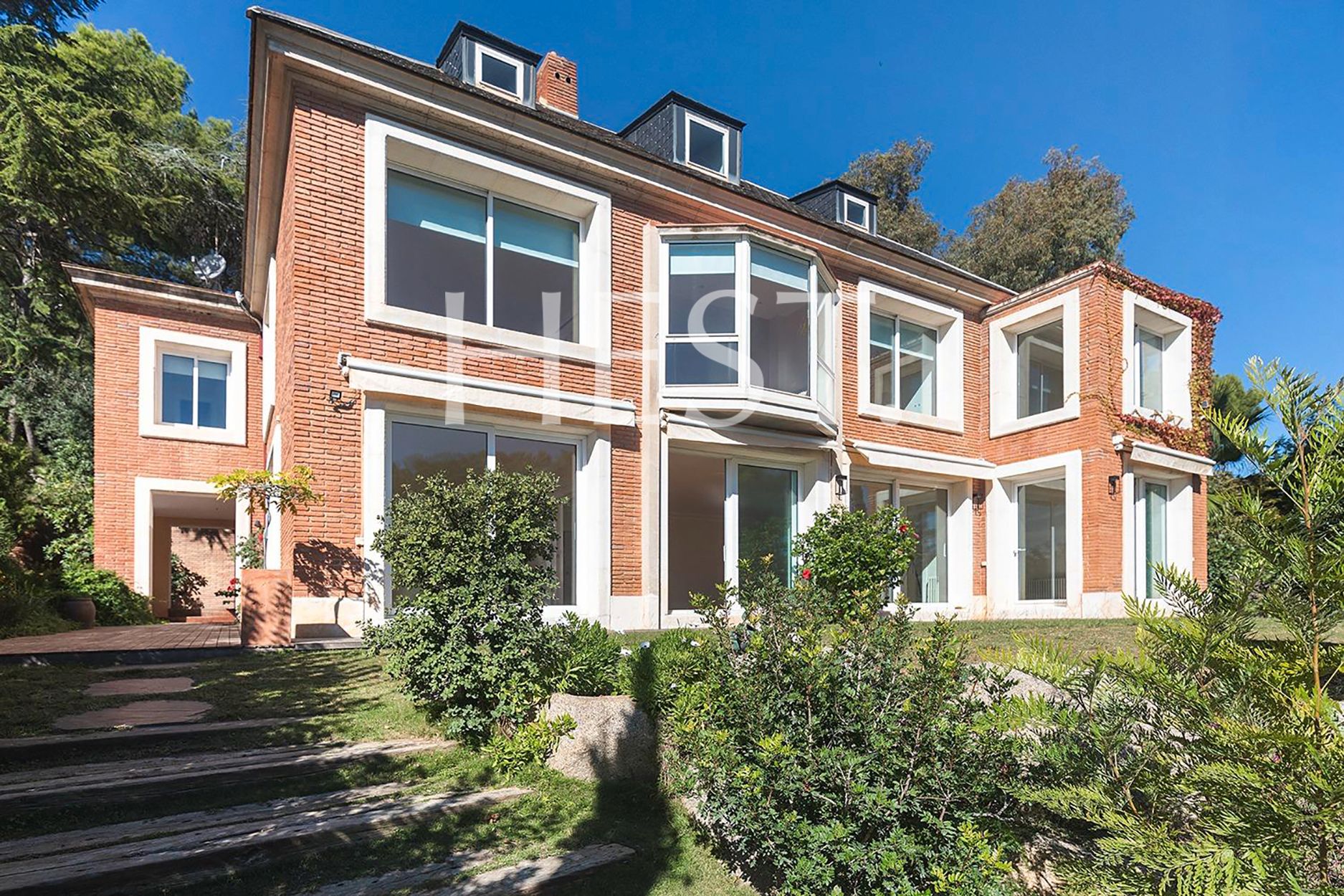 Vista exterior de Casa o xalet de lloguer en  Barcelona Capital amb Aire condicionat, Calefacció i Jardí privat
