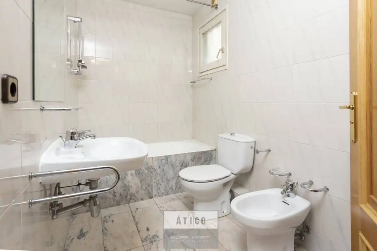 Dachboden zur Miete in Vila de Gràcia