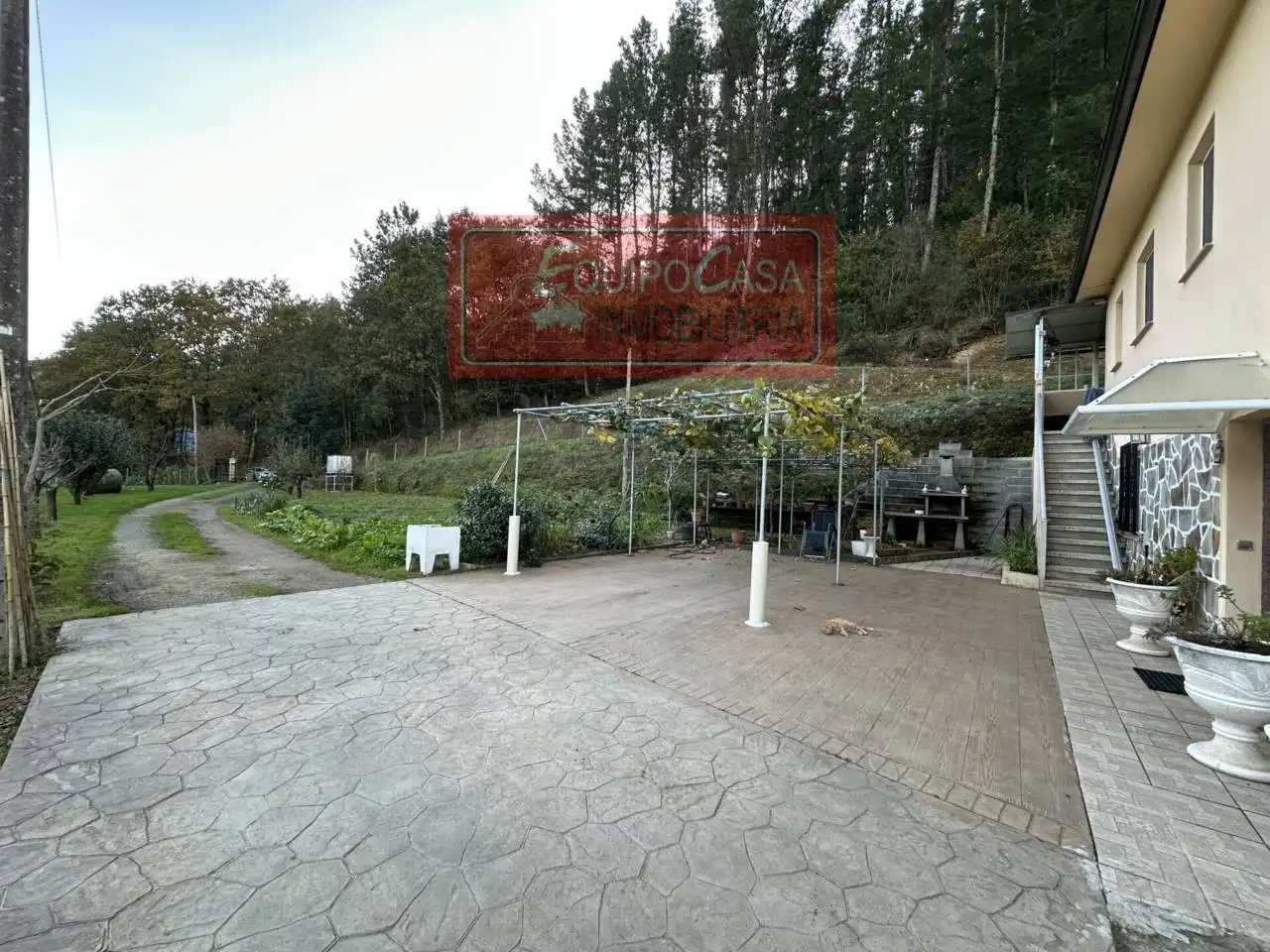 Casa o xalet en venda en Ribeira de Piquín amb Calefacció, Jardí privat i Moblat