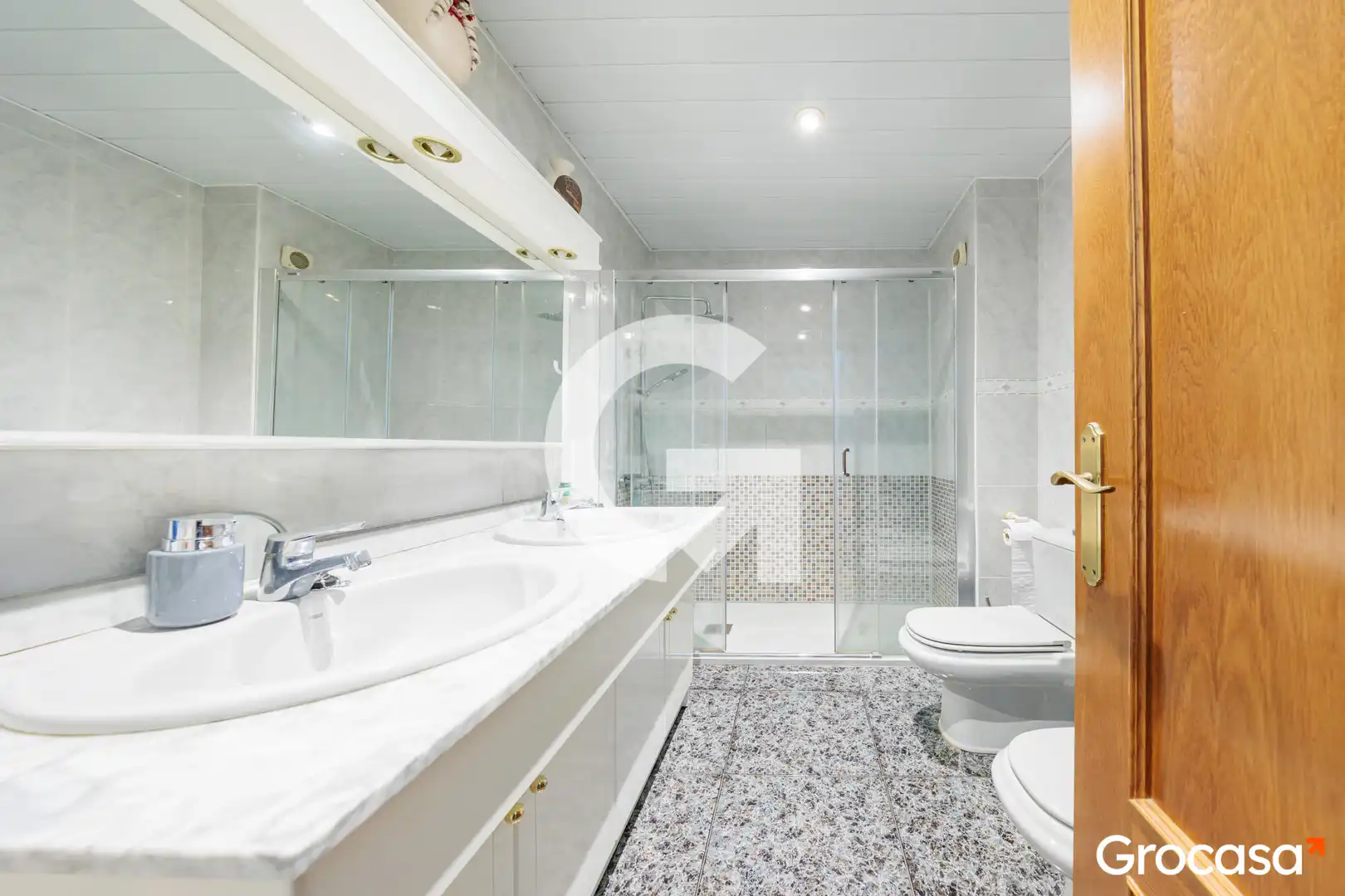 Bathroom of Houses for sale in Terrassa  with Air Conditioner, Heating and Terrace