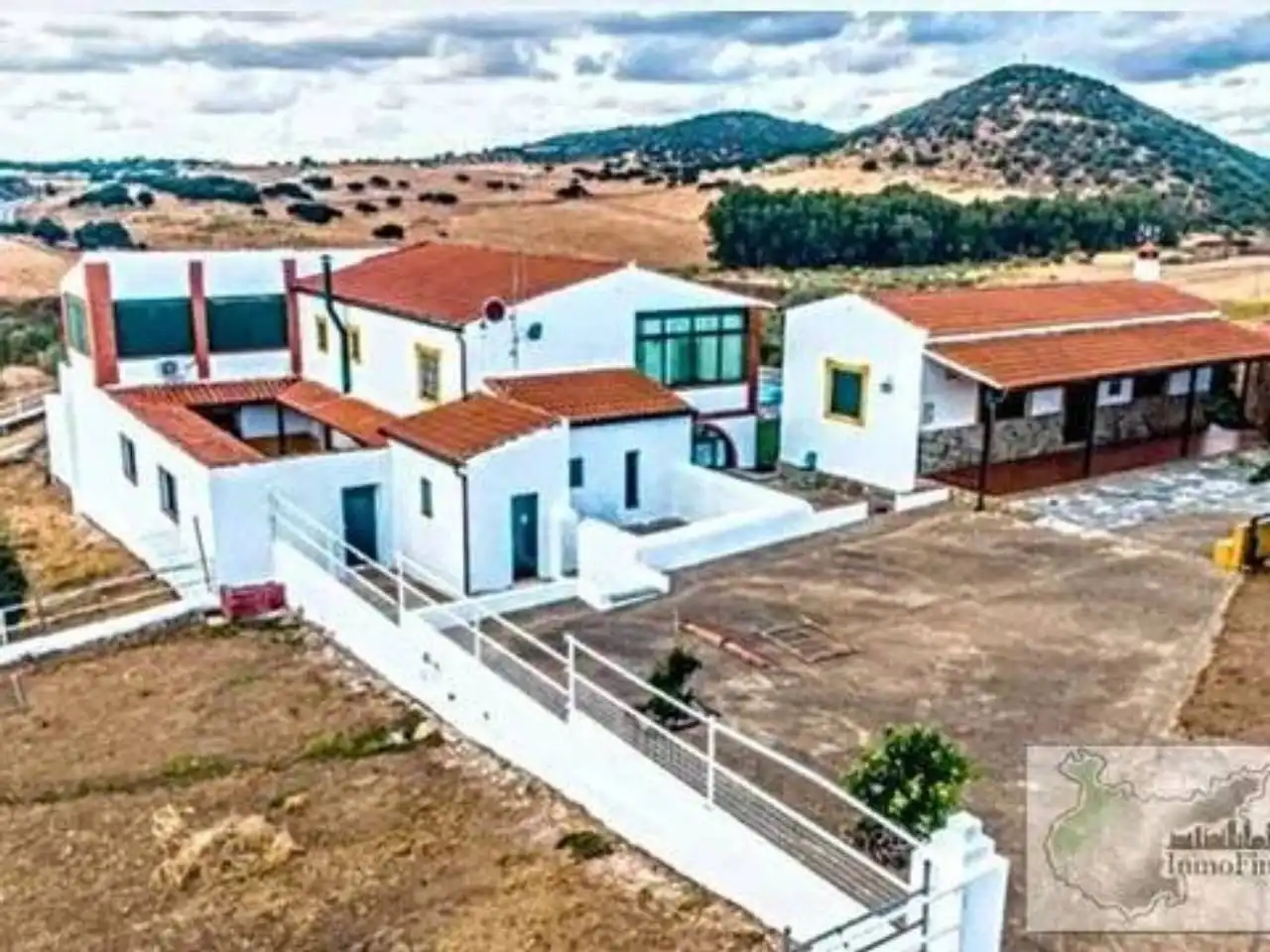 Vista exterior de Finca rústica en venta en Higuera de Vargas con Aire acondicionado, Jardín privado y Terraza