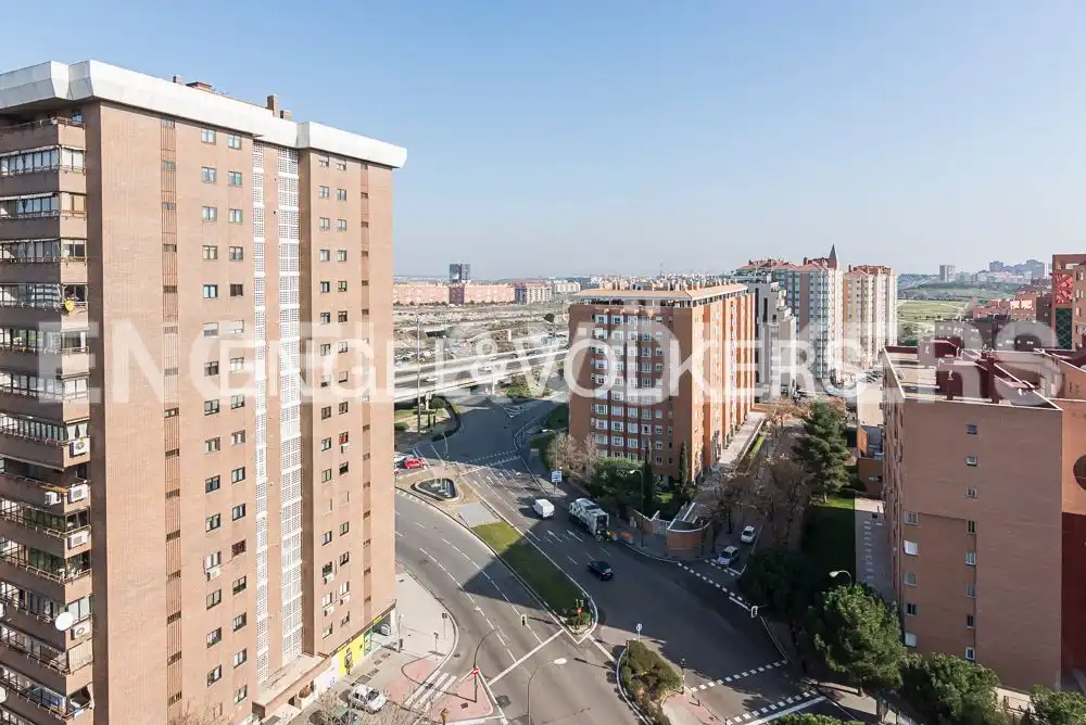 Außenansicht von Wohnung zur Miete in Madrid mit Klimaanlage, Heizung und Privatgarten