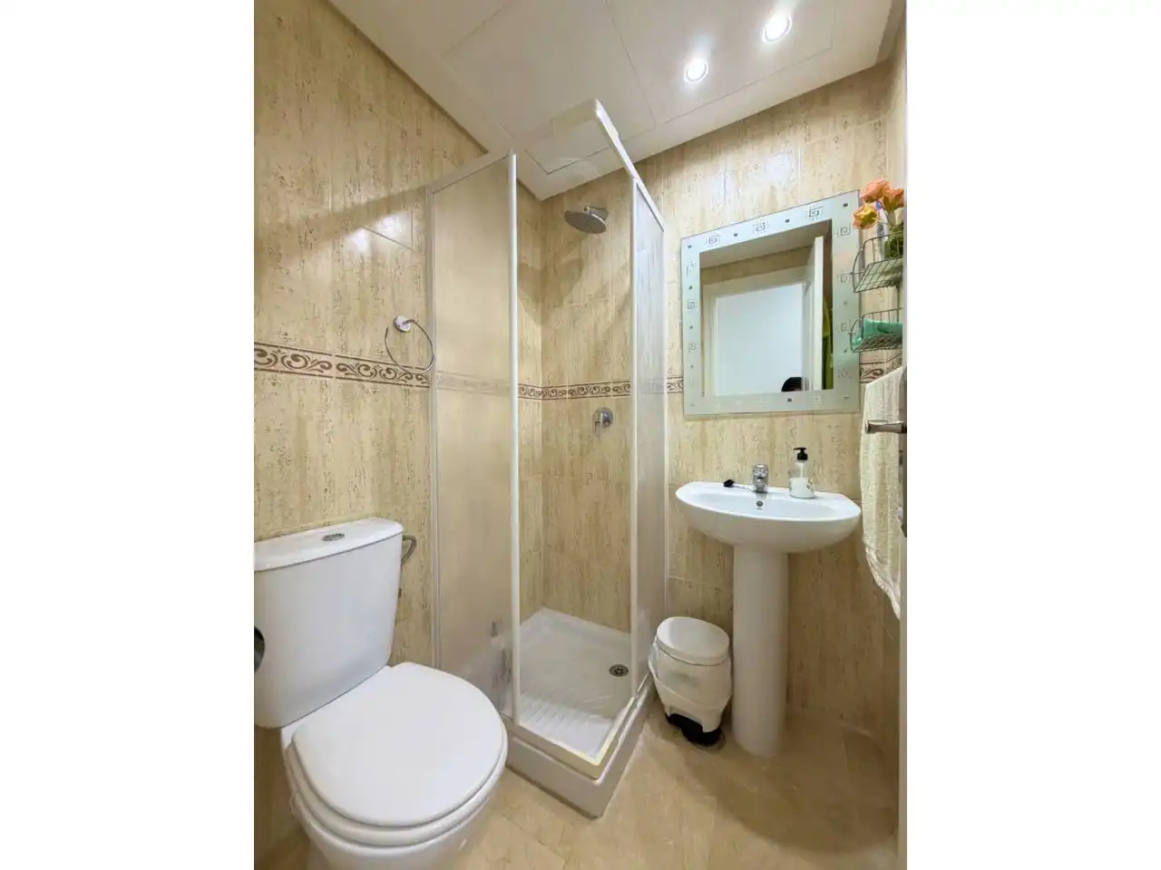 Baño de Apartamento de alquiler en Manilva con Terraza, Amueblado y Alarma