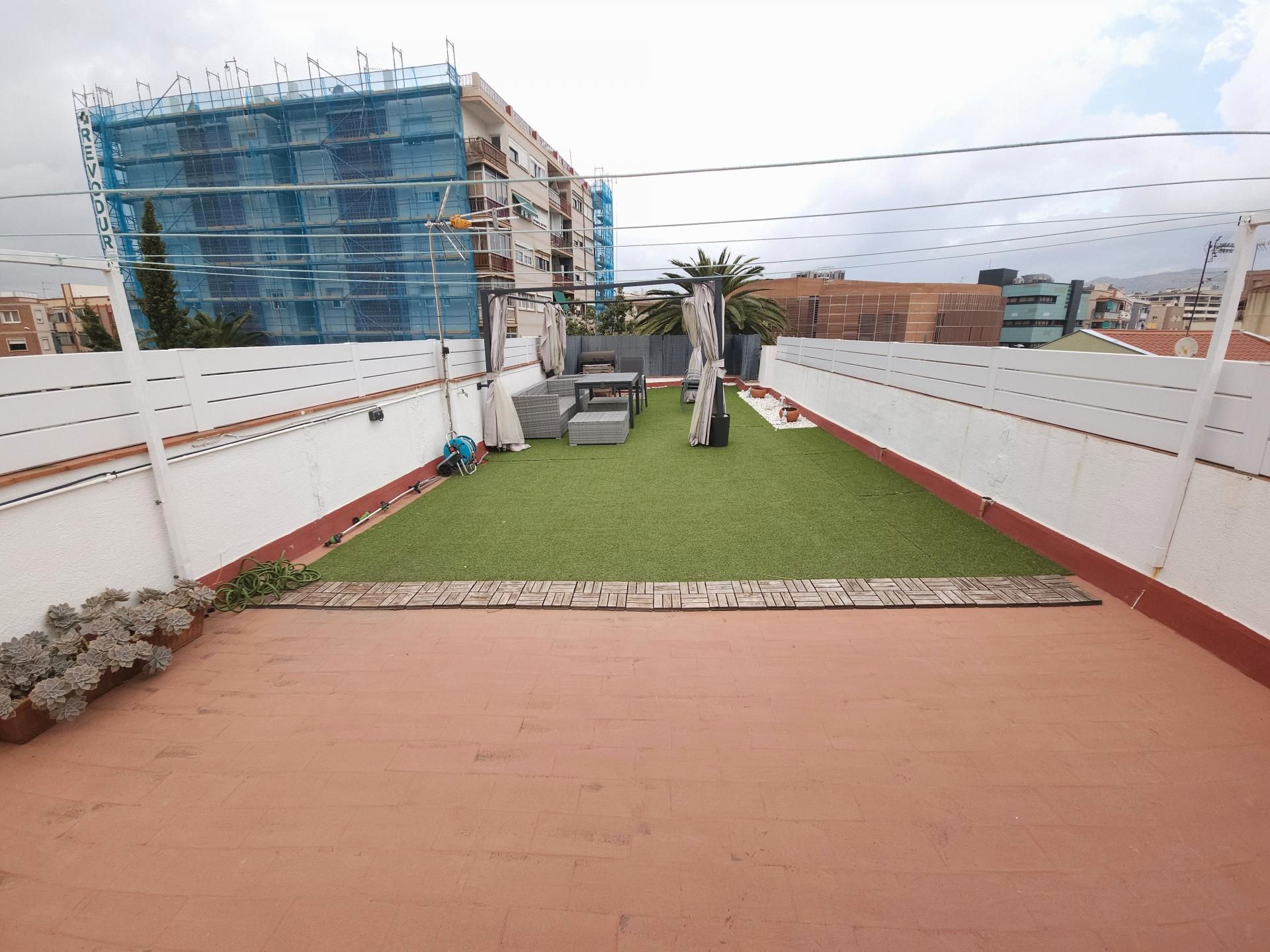 Terraza de Casa adosada en venta en Sant Joan Despí con Calefacción, Parquet y Terraza