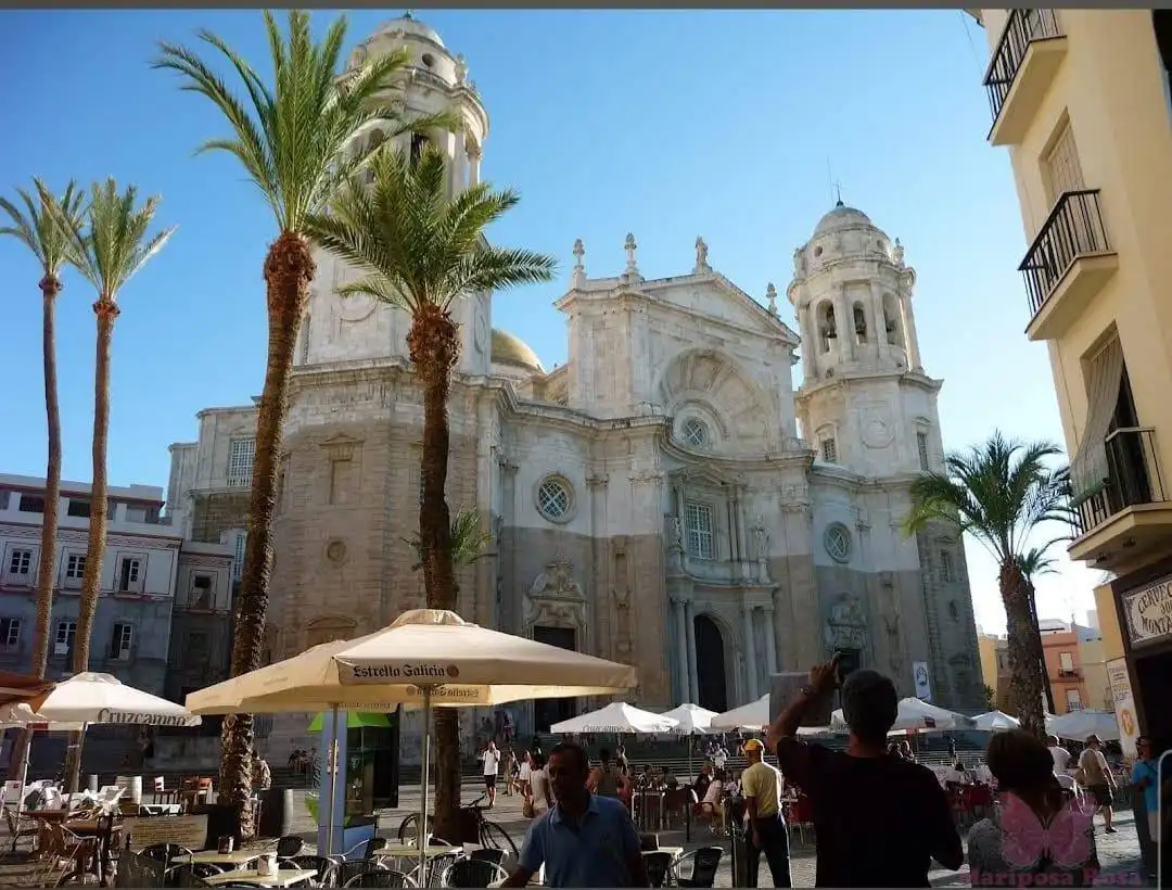 Vista exterior de Piso en venta en Cádiz con Aire acondicionado