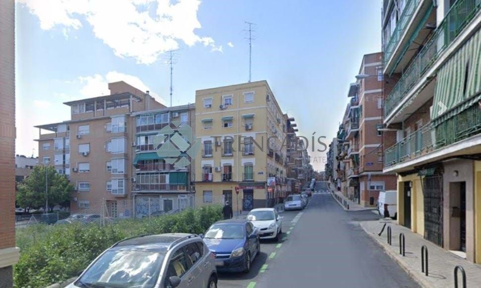 Vista exterior de Piso en venta en  Madrid Capital