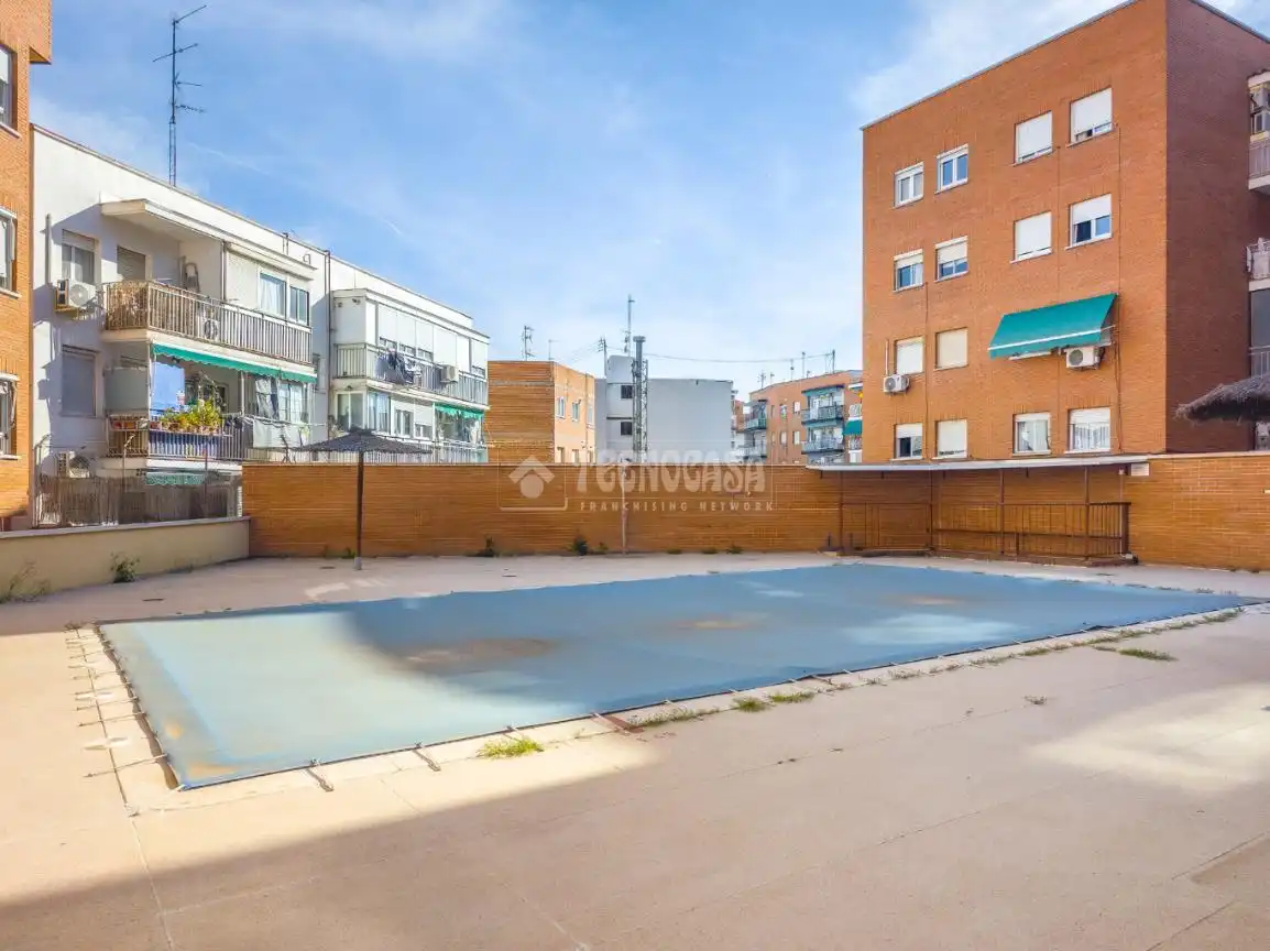 Exterior view of Flat for sale in  Madrid Capital  with Heating and Community pool