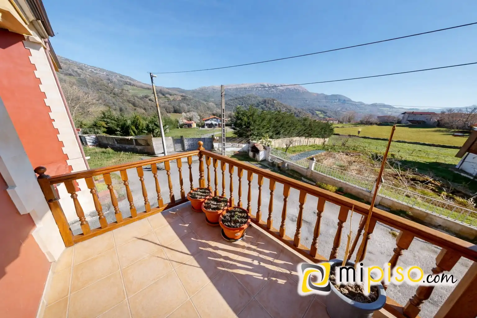 Vista exterior de Casa adosada en venta en Ruesga con Calefacción, Terraza y Amueblado