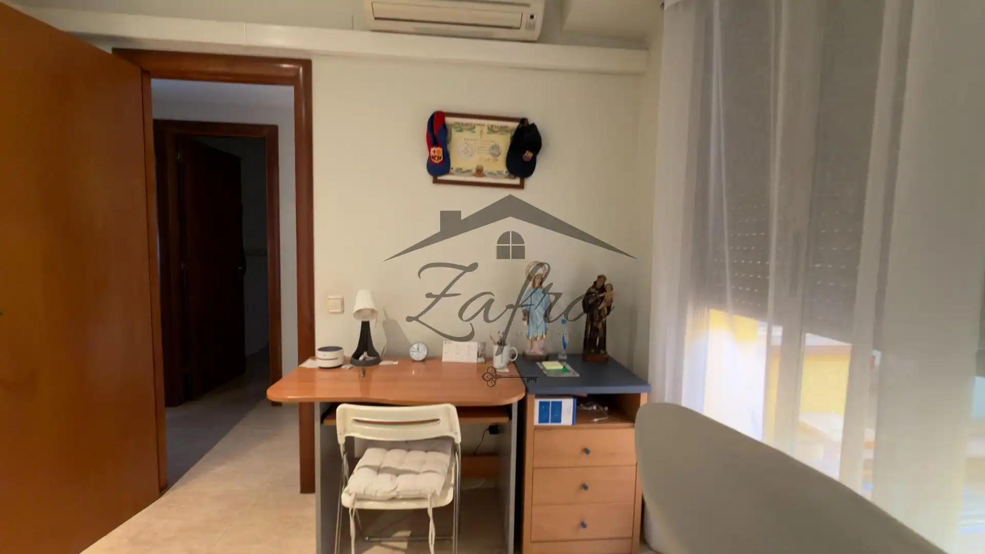 Habitación de Casa adosada en venta en Badalona con Calefacción y Terraza