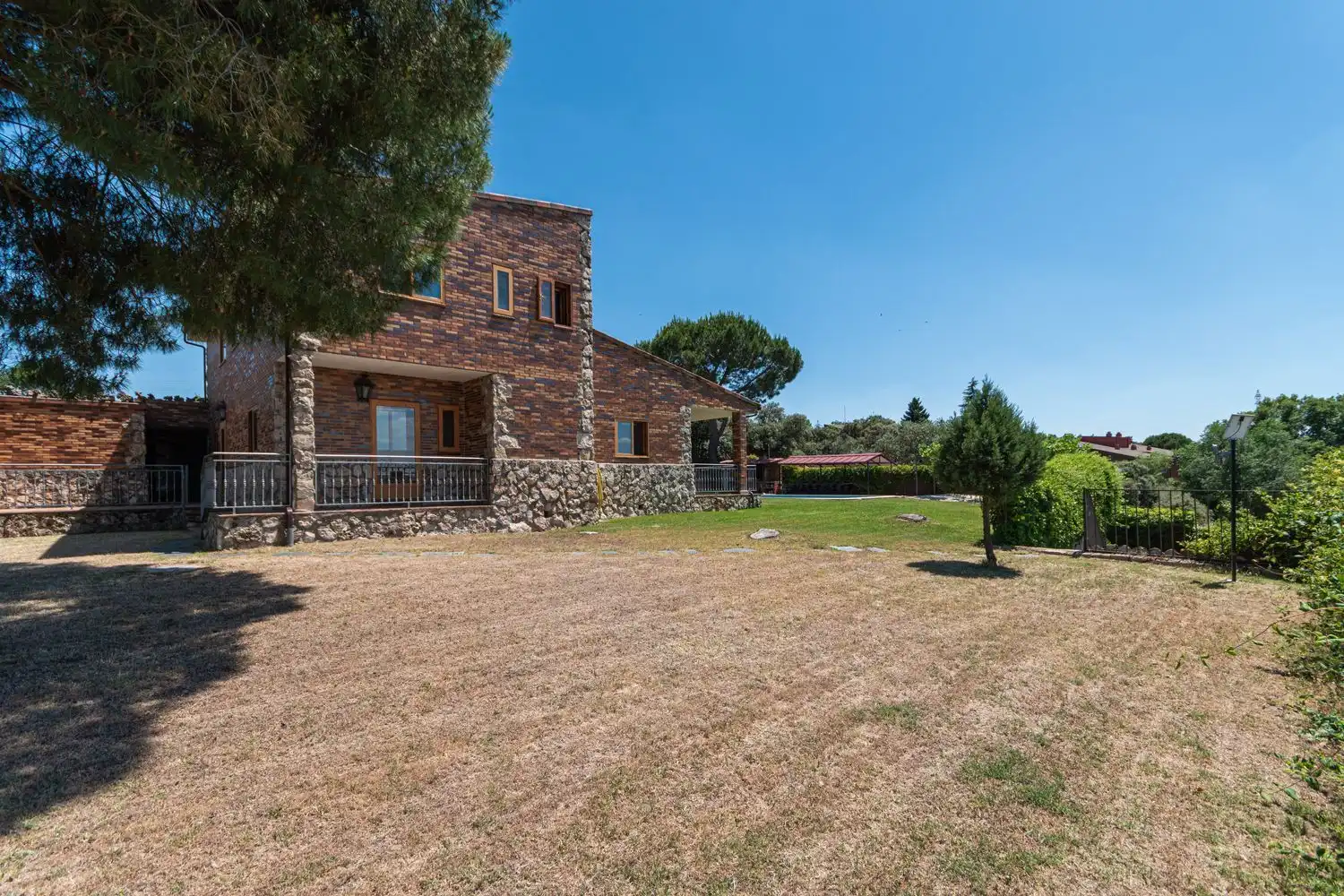 Vista exterior de Casa o xalet en venda en Tres Cantos amb Calefacció i Traster