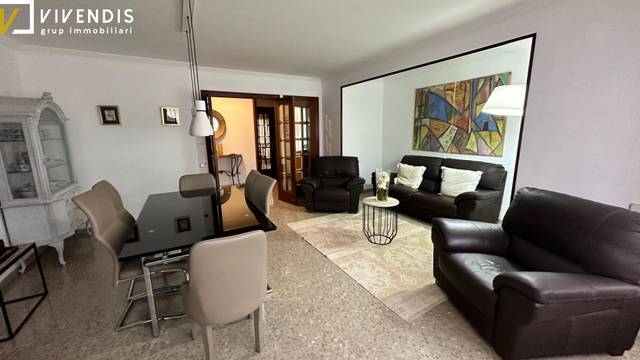 Piso en Alquiler en Carrer VALLCALENT en Instituts - Universitat