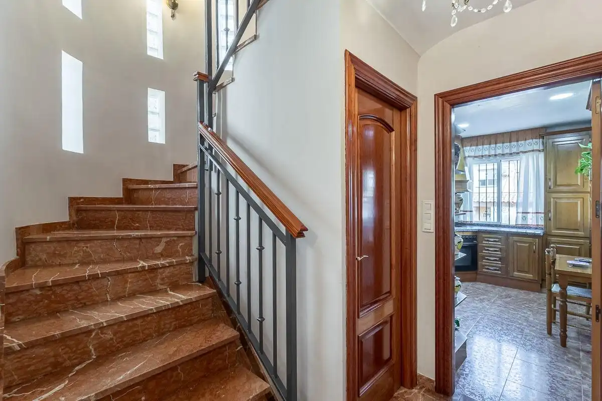 Casa adosada en venta en Las Gabias con Calefacción, Jardín privado y Terraza