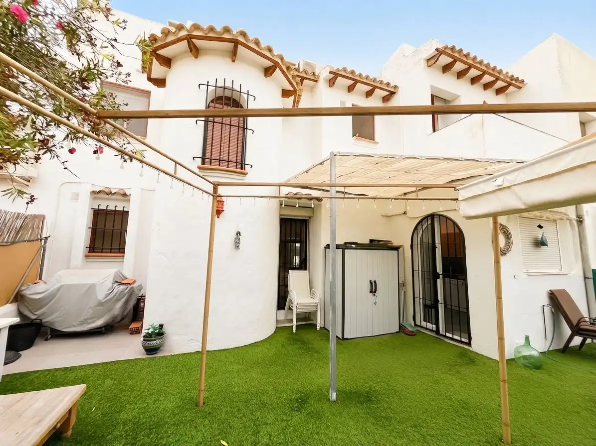 Casa amb piscina en venda a Marisol Park - Ortembach - Los Almendros, imagen 25