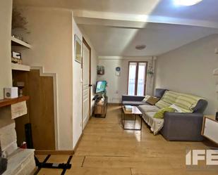 Sala d'estar de Casa o xalet en venda en Alcalá de Ebro amb Jardí privat i Terrassa