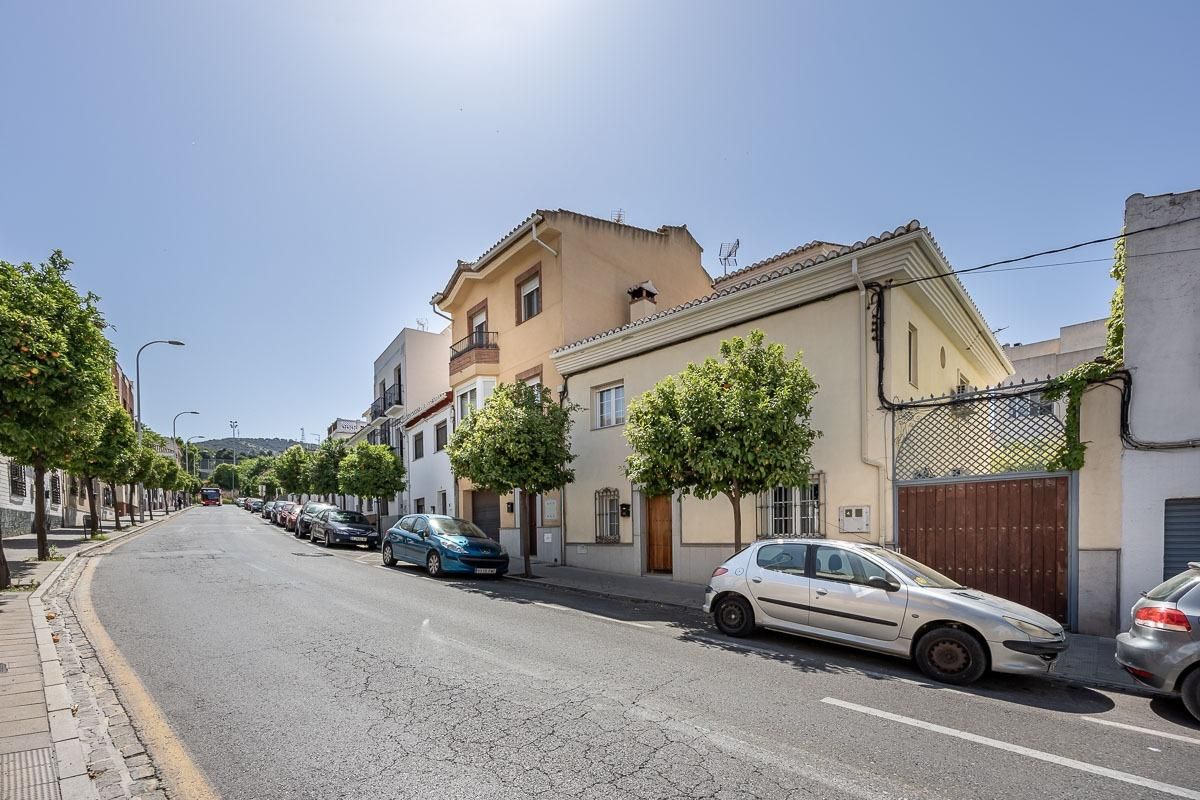 Vista exterior de Casa o xalet en venda en  Granada Capital amb Calefacció, Jardí privat i Terrassa