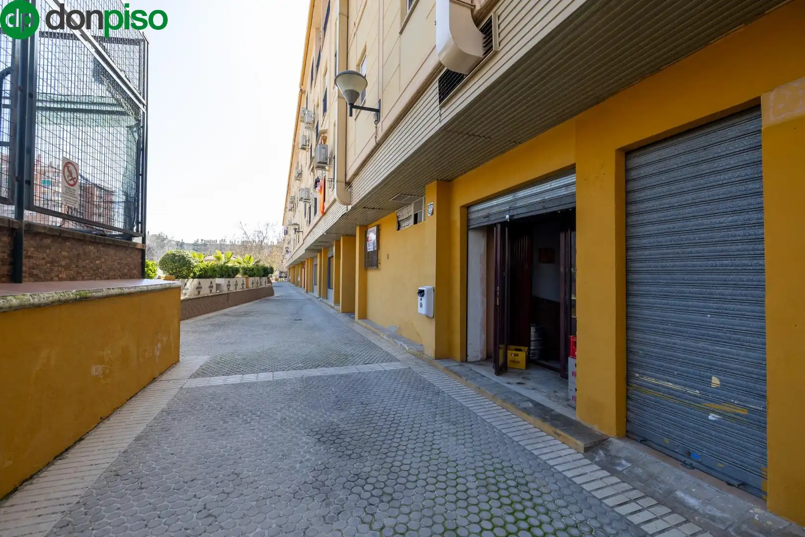 Local en venta en Avenida Avenida Juan Pablo II, 92, Joaquina Eguaras