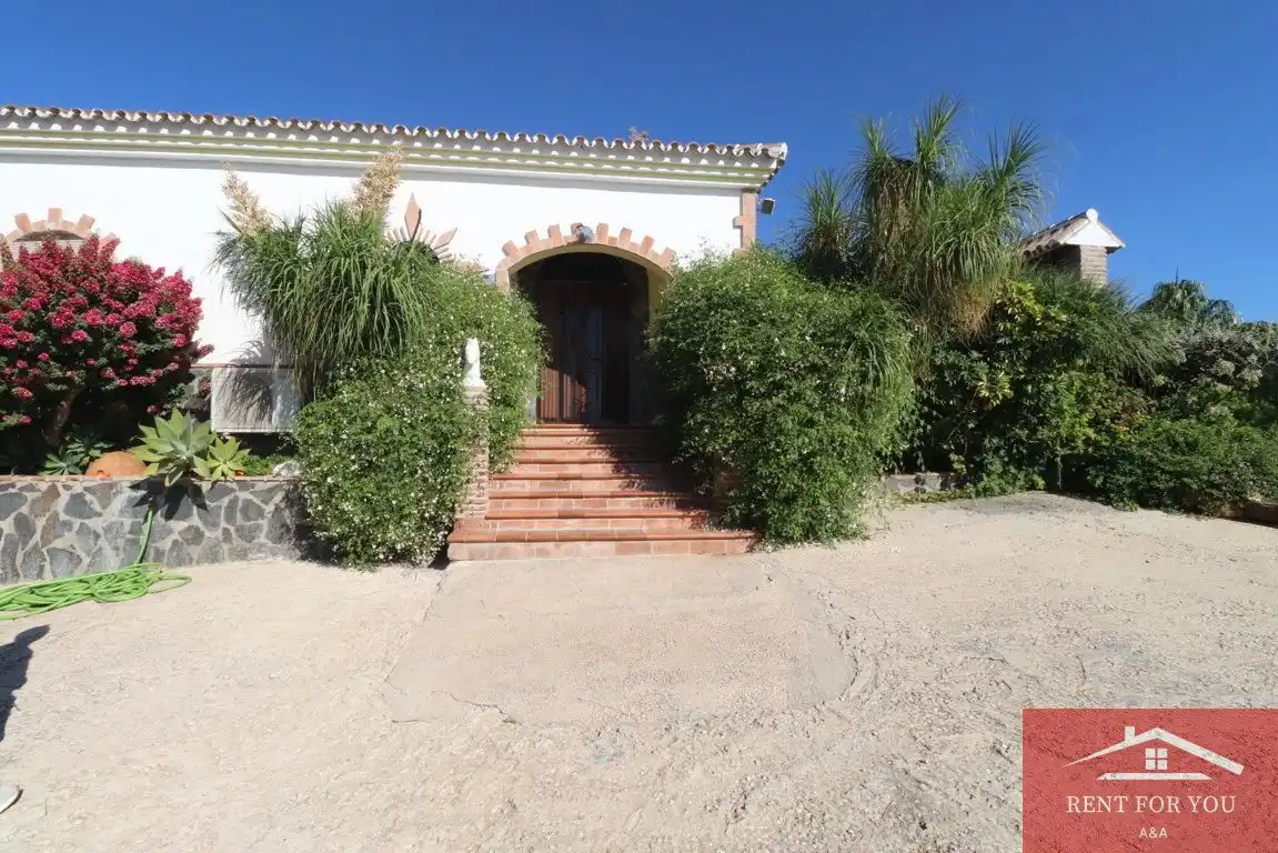 Casa o xalet de lloguer en Alozaina amb Aire condicionat, Jardí privat i Piscina