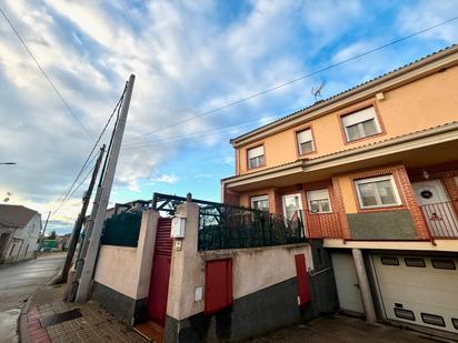 Vista exterior de Casa adosada en venda en Yanguas de Eresma amb Calefacció, Jardí privat i Terrassa