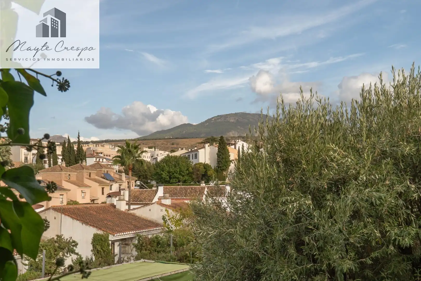 Vista exterior de Casa o xalet en venda en La Zubia amb Calefacció, Jardí privat i Terrassa