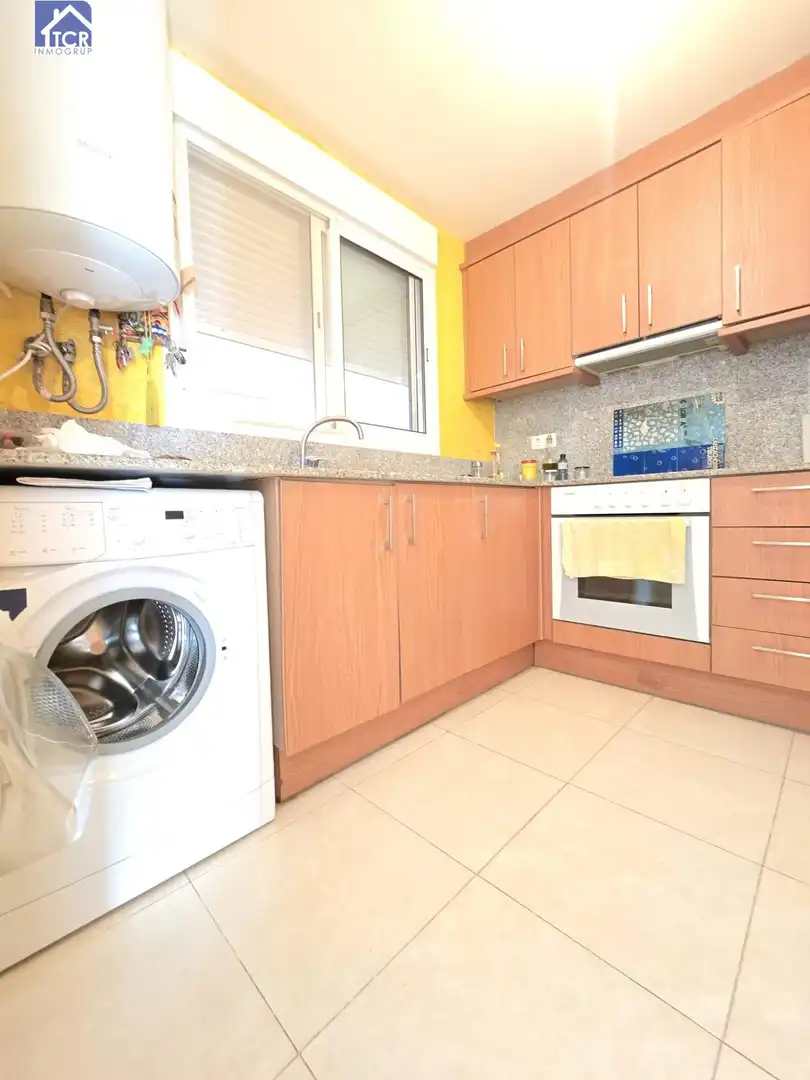 Küche von Wohnung zum Verkauf in Camarles mit Klimaanlage, Balkon und Gemeinschaftspool
