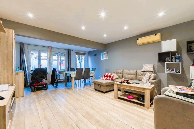 Living room of Single-family semi-detached for sale in  Madrid Capital  with Air Conditioner, Heating and Parquet flooring