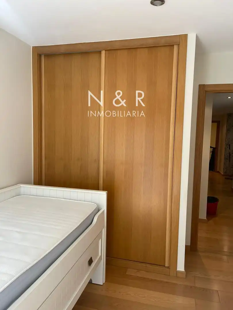 Bedroom of Flat for rent in Santiago de Compostela   with Heating, Terrace and Furnished