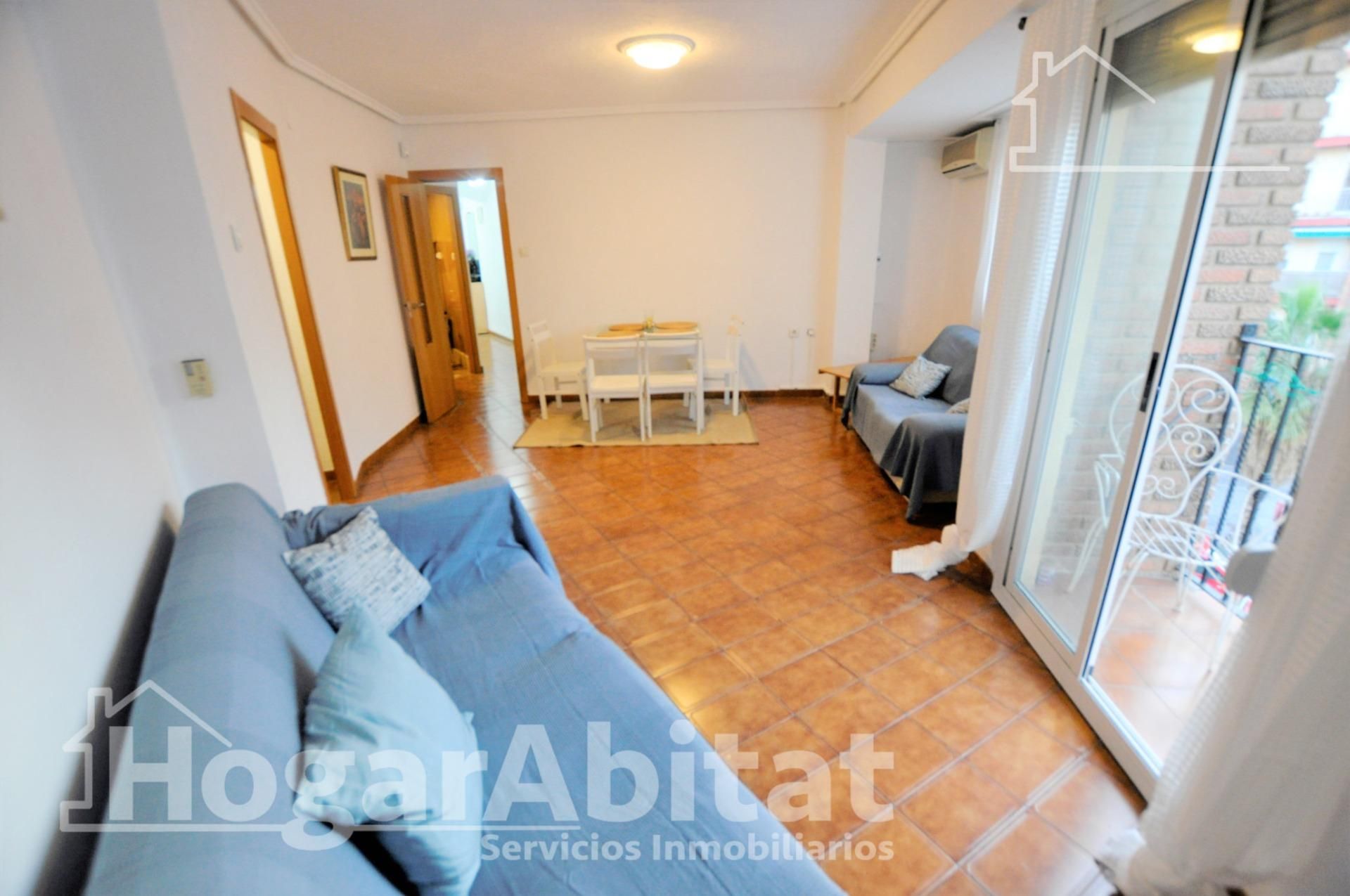 Living room of Flat for sale in  Valencia Capital  with Air Conditioner, Furnished and Balcony