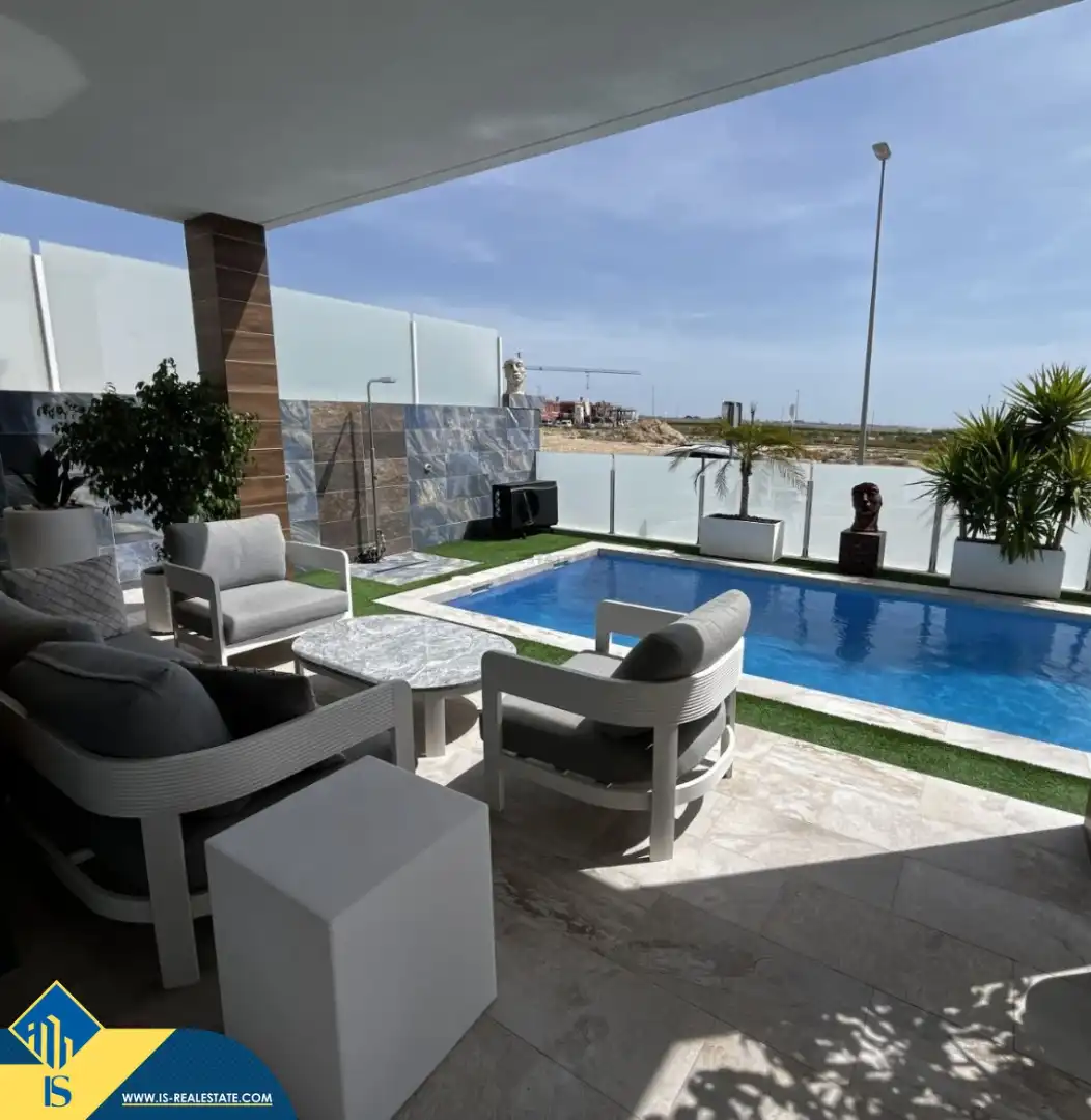 Detached house with pool for sale in Desamparados - Hurchillo - Torremendo
