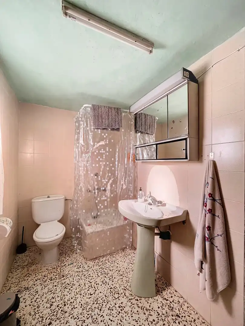 Baño de Finca rústica en venta en Confrides con Aire acondicionado y Jardín privado